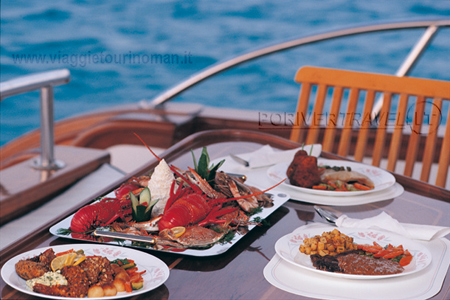 Crociera yacht charter Oman Cabin crociera